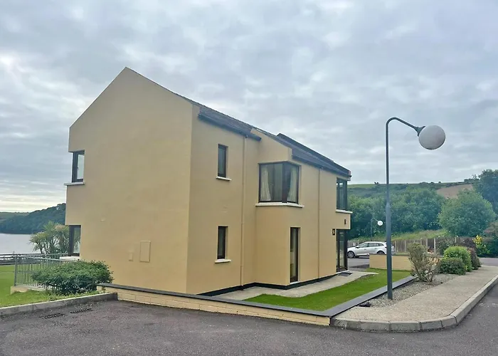 펜션 Castle Quay Homes By Trident Homes 킨세일